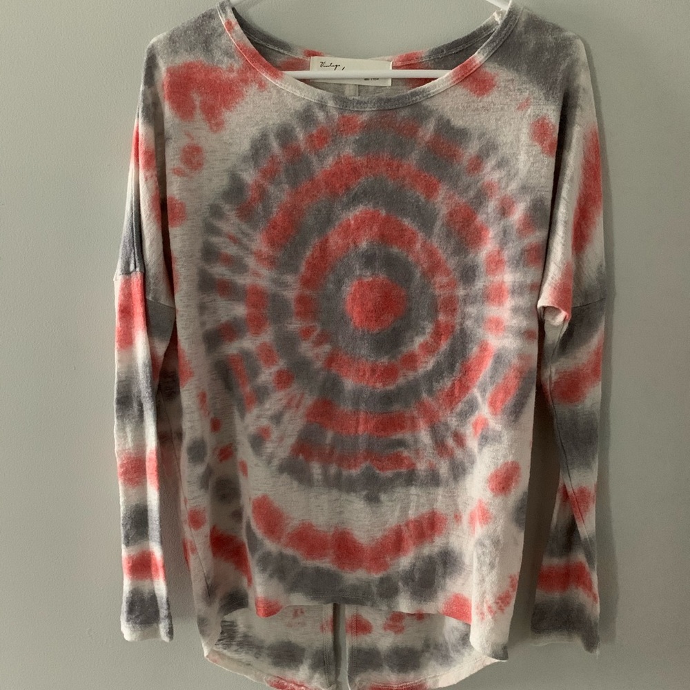 🌷2 for $18🌷tie-dye button back shirt